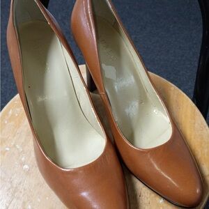 Classic Ralph Lauren Women's Leather Pumps in Cognac